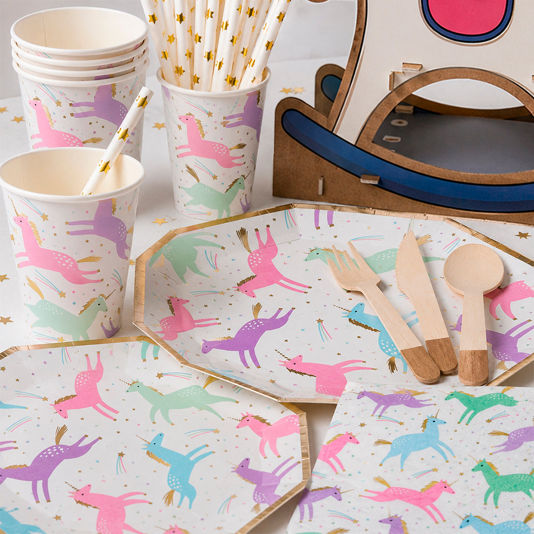 Kit de Fiesta Candy Unicornio: Platos, Vasos, Cubiertos, Popotes, Servilletas y Decoración