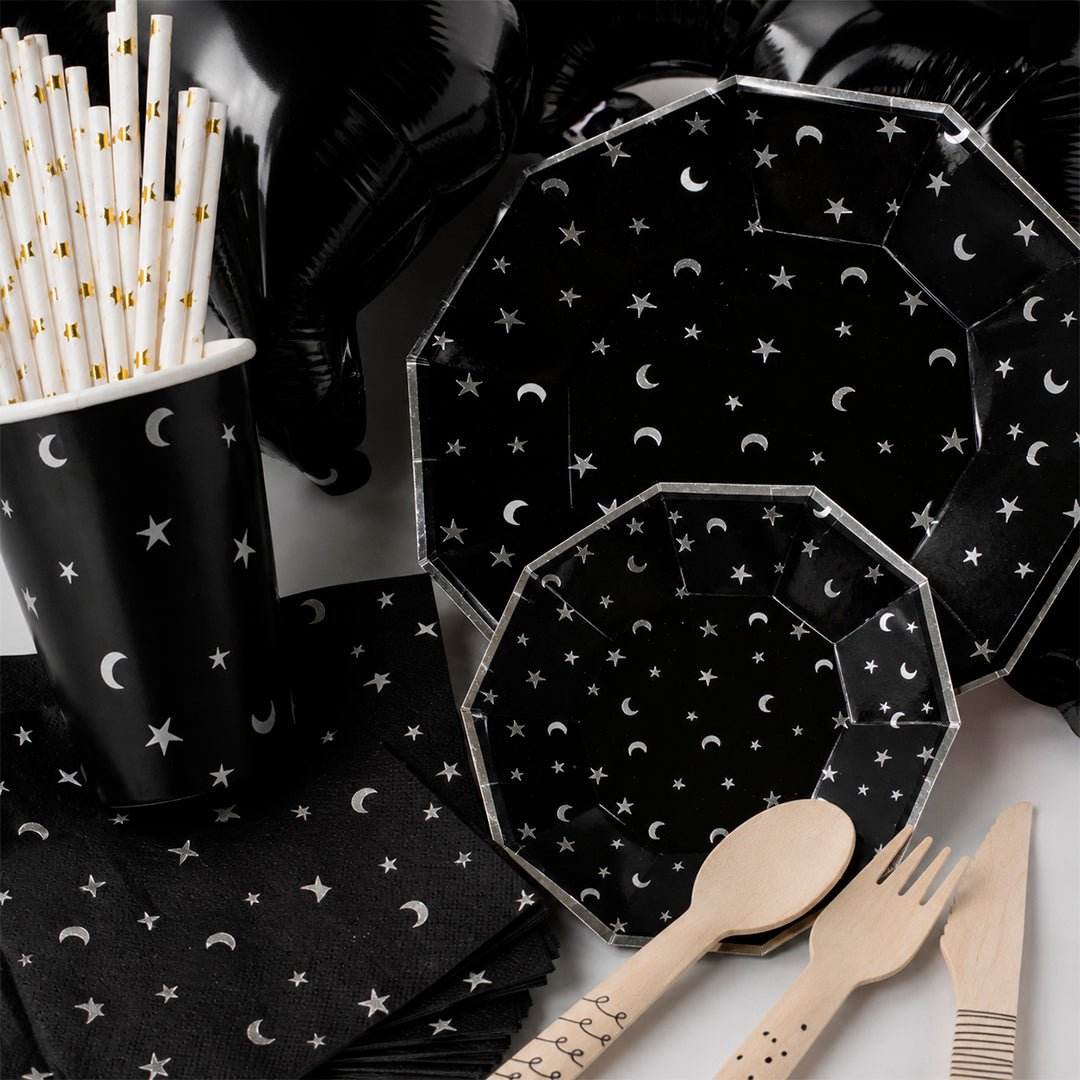 Kit de Fiesta Black is Black: Platos, Vasos, Cubiertos, Popotes, Servilletas y Decoración