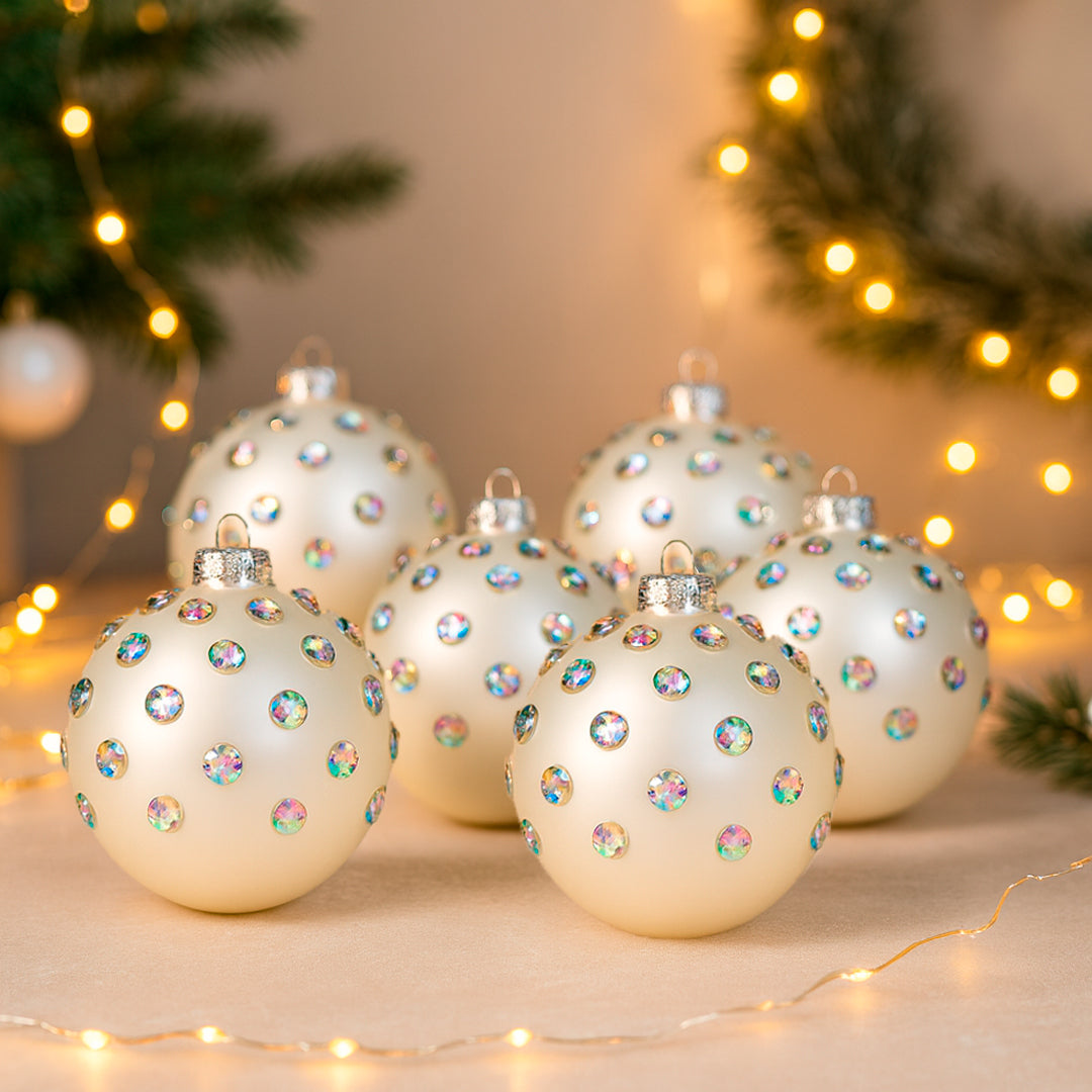 Set de 6 Esferas Navideñas Blancas y Piedras de Colores
