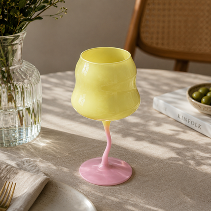 Copa de Vino Ondulada Amarilla con base Rosa